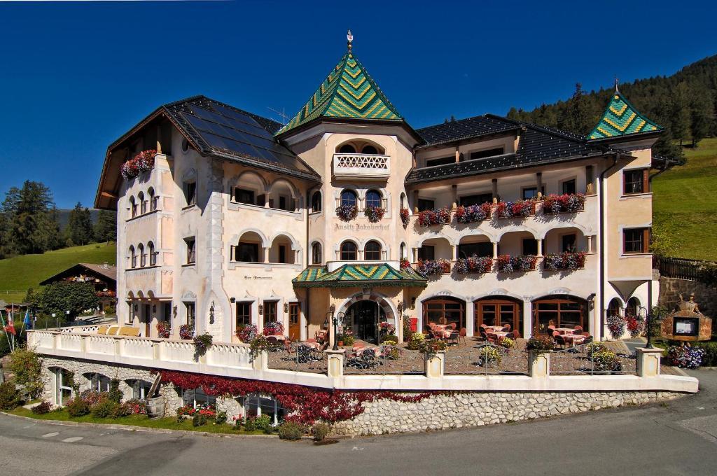 Hotel Ansitz Jakoberhof Ortisei Exterior photo